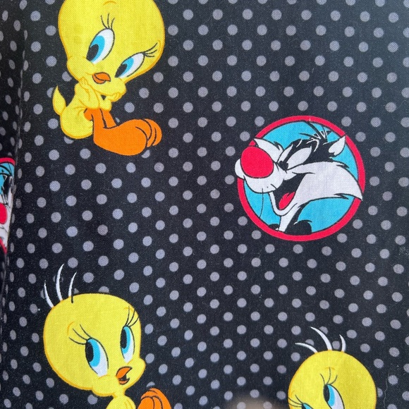 Tweety bird Scrub top by looney tunes - Picture 3 of 4